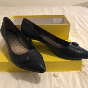 Low Kitty Heel Navy Pumps Joan & David